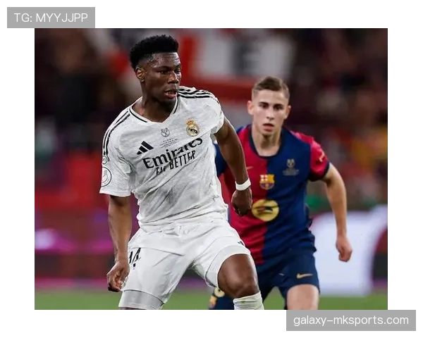 西甲国家德比上演巅峰对决：巴萨皇马争榜首，强强对话引爆期待