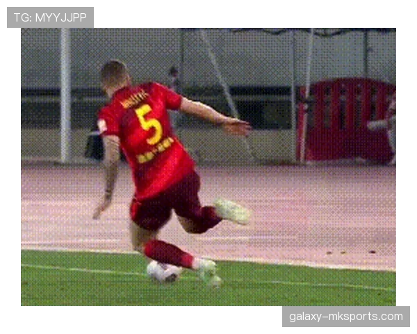 铲球犯规的判罚标准：什么动作会被直接红牌？